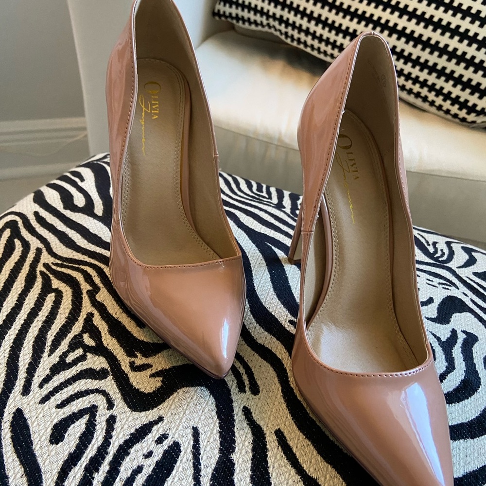 Pointy Heels 👡